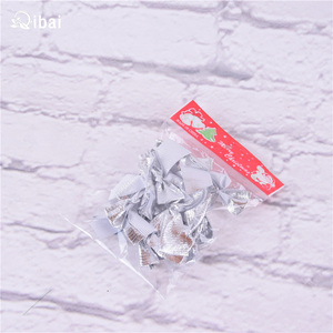 Lazo Decorativo para Árbol de Navidad Qibai, Lazo Rojo con Efecto Flocado, Paquete de 12 Lazos de Cinta - Product Image 4