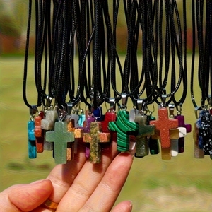 Collier en croix de pierres précieuses polies en cristal de qualité supérieure, quartz <span class=keywords><strong>clair</strong></span> et améthyste, favori des clients, idéal pour les cadeaux d'anniversaire - Product Image 2
