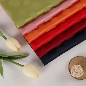 Polyester mịn thoáng khí nhỏ và lớn chấm satin Jacquard vải cho phụ nữ đồ ngủ