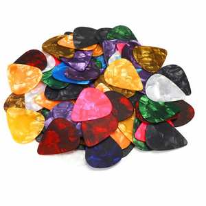 Púas de Guitarra Triangulares de Plástico Ecológicas y Ligeras con Logotipo Impreso en UV Personalizado de 0.46mm, 0.71mm y 0.96mm - Product Image 1