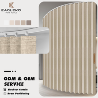 Rideau occultant pliant moderne en lin avec logo de marque sur mesure, avec rail de plafond