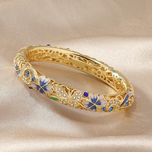 New Palace Style haut de gamme rétro plaqué or Bracelet quatre fleurs infusées alliage bracelets de mode pour les amoureux ethniques - Product Image 2