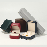 Coffret à bijoux en cuir PU DIGU, logo personnalisé, finition dorée élégante, doublure en tissu suédé, boîte cadeau pour bague, collier, bracelet