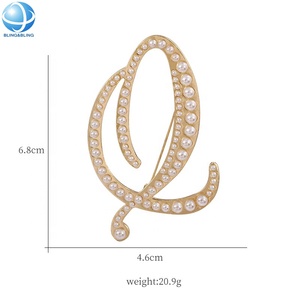 Popular 26 letras en inglés perla cristal Metal solapa Pin joyería broches para Mujeres Hombres <span class=keywords><strong>bolsos</strong></span> ropa sombreros accesorios de decoración - Product Image 4