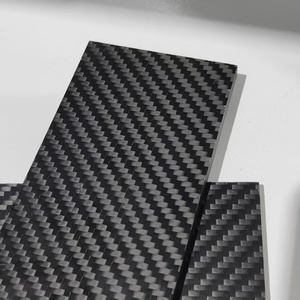 Placa de Fibra de Carbono 3k, Patrón a Cuadros Negro y Gris, Material Ligero de Alta Resistencia - Product Image 4