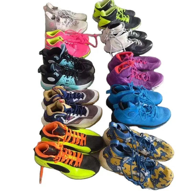 दूसरे हाथ के जूते मूल रूप से इस्तेमाल किए गए अमेरिकी थोक फुटबॉल जूते में चीन से फुटबॉल जूते
