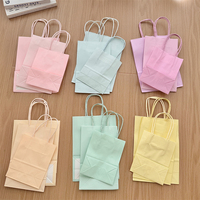 Sac en papier kraft brun classique avec poignée, vente en gros, sac cadeau biodégradable jetable pour vêtements et chaussures, très populaire