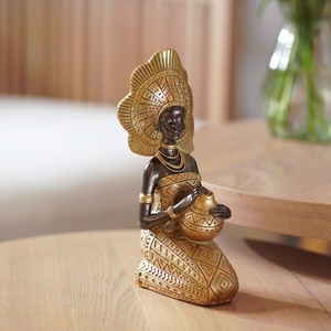 Ensemble de figurines en résine de déesses tribales africaines - 2 statues de femmes agenouillées à motifs dorés et blancs pour la décoration de la maison - Product Image 5