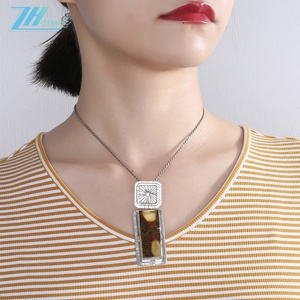 Rectángulo de ámbar natural amarillo con color negro Báltico no optimizado rebozuelo colgante de cera de abeja Ajuste de plata esterlina - Product Image 6