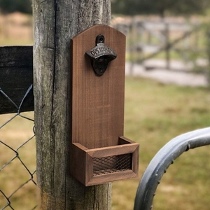 Ouvre-bouteille mural en bois rétro personnalisé pour les amateurs de bière, cadeau idéal avec récupérateur de capsules - Product Image 3