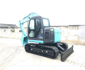 Excavatrice sur chenilles Kobelco SK70 d'occasion, modèle 2018, puissance 45 kW, capacité de la benne 0,3 m³, poids opérationnel 7 tonnes, moteur, pompe, boîte de vitesses - Product Image 2