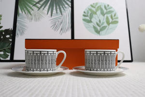 Service à thé en porcelaine fine européenne de haute qualité et à prix compétitif, 2 tasses et soucoupes - Product Image 3