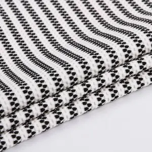 Vestido de tela de punto a rayas de hilo jacquard teñido de rayas blancas y negras