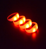 Benutzer definiertes Logo 2.4G DMX512 Drahtlose LED-Armbänder mit Fernbedienung für Graduation Ramadan & Thanksgiving LED-Beleuchtungs armbänder