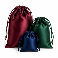Sac à poussière en satin de luxe en gros, pochette à cordon en soie avec logo personnalisé pour le rangement de sacs à main