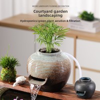 Système de circulation d'eau pour aquarium de style traditionnel avec cascade, design en pot de céramique, pour bassin extérieur et aquarium de cour.
