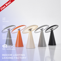 Lampe de table LED moderne et créative en forme de champignon orange rechargeable pour la chambre à coucher, avec variateur d'intensité tactile, rotation magnétique, angle réglable