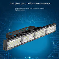 Éclairage LED modulaire asymétrique pour terrains de padel 240W 480W 960W pour arènes de tennis IP66 IK08 Projecteur sportif à faible éblouissement ETL TUV