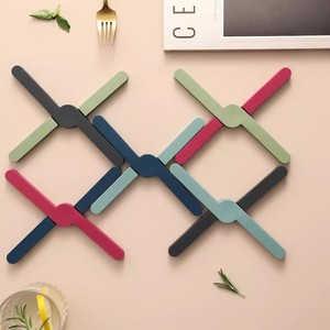 Support de casserole en silicone personnalisé résistant à la chaleur, réutilisable, en forme de X, pour casseroles et poêles chaudes - Product Image 5