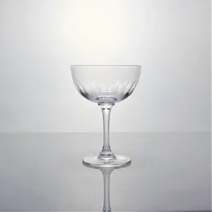 批发水晶透明不同装饰图案雕刻香槟轿跑车玻璃