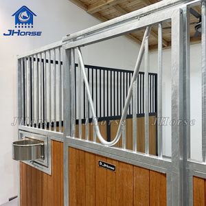 Bouw een buitenverblijf met mooie, onderhoudsvriendelijke ventilatie, bamboe paardenstal, voordeur met schuifdeur en sociale opening. - Product Image 4