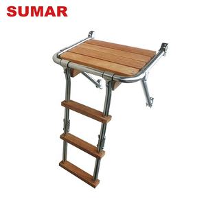 Plateforme de transom mobile antidérapante Sumar Marine avec échelle d'accès pliable, construction en HDPE et acier - Product Image 2