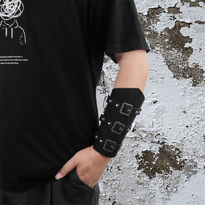 Pelindung Lengan Abad Pertengahan dari Kulit Imitasi, Pelindung Pergelangan Tangan Viking Berpaku 3 Tali untuk LARP & Cosplay - Product Image 2