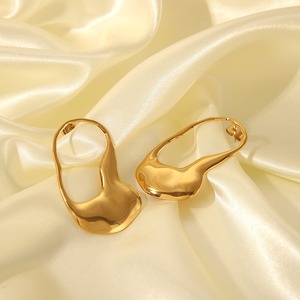 Étanche 18k plaqué or femmes dames en acier inoxydable <span class=keywords><strong>grande</strong></span> <span class=keywords><strong>épingle</strong></span> de sûreté boucles d'oreilles en forme de U irrégulière boucle d'oreille bijoux - Product Image 2