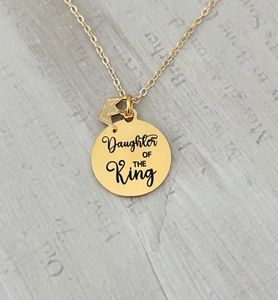 Collar de corona de acero inoxidable personalizable Jietao, regalo cristiano personalizado para <span class=keywords><strong>hija</strong></span>, cita, cadena de oro '<span class=keywords><strong>hija</strong></span> <span class=keywords><strong>del</strong></span> <span class=keywords><strong>rey</strong></span>' - Product Image 3