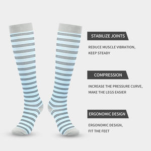 Calcetines de compresión con rayas largas de nailon para correr, calcetines deportivos para mujer, antideslizantes, absorbentes del sudor, para jóvenes de 18 a 40 años - Product Image 3