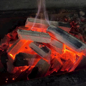 Carbón Vegetal de Aserrín de Madera Dura Premium de Fábrica Vietnamita, Alto en Carbono, Bajo en Cenizas, Sin Humo, Combustible para Barbacoa de Larga Duración (6 Horas) - Product Image 1