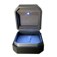 Utilizado para pendientes, anillos, pulseras, collares, estampado de lámina de oro pequeño MOQ caja de joyería de embalaje de regalo de terciopelo fino de lujo