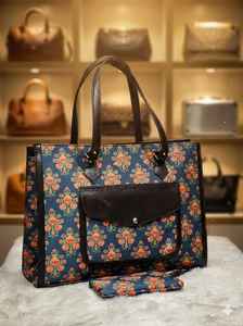 Ensemble de sacs fourre-tout en toile au design floral luxueux - 2 sacs à bandoulière pour femmes avec poche avant et pochette assortie - Product Image 3