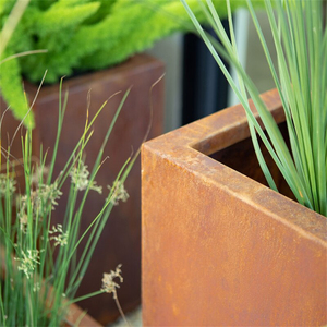 Pot de fleurs d'extérieur rustique minimaliste en acier corten carré, respectueux de l'environnement, pour plantes de jardin, avec finition non revêtue - Product Image 2