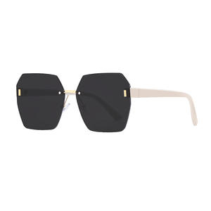 Nuevas gafas de sol sin marco para mujer, lentes de PC negras, protección UV400, tipo 3, estilo coreano a la moda - Product Image 4