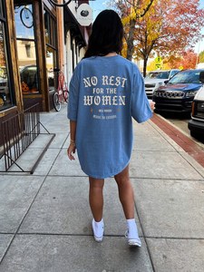 Camiseta No Rest For The Women, Camiseta Feminista con Estampado de Moto, Manga Larga, Cuello Redondo, 100% Algodón Jersey, Logotipo Estampado en la Espalda, Tallas Grandes para Mujer - Product Image 3