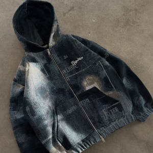 Felpa con Cappuccio Vintage in Denim Pesante con Zip Intera, Taglio Grezzo, Stampa Grafica Integrale e Stile Street - Product Image 1