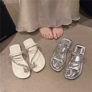 Nouvelles sandales plates à boucle d'orteil pour femmes 2026, style féerique à semelle souple avec strass, pour l'été et l'extérieur - Product Image 2