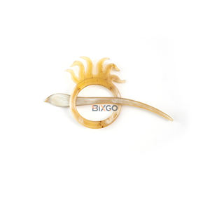 Pique à cheveux artisanale en corne de buffle, design pieuvre vintage, en matériau naturel et biologique, pour cheveux épais, vente en gros - Product Image 2