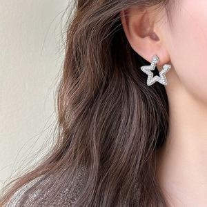 Pendientes de Plata 925 con Baño de Oro, Diseño de Pentagrama con Incrustaciones de Circonita, Modernos, Elegantes, Versátiles, Regalo de Lujo para Mujer - Product Image 4