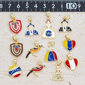 Ciondolo a Forma di Cuore con Bandiera del Venezuela, Placcato in Oro con Finitura Smaltata, Collana con Pendente Oriole '<span class=keywords><strong>Mr</strong></span>. FE' Bestseller - Product Image 2