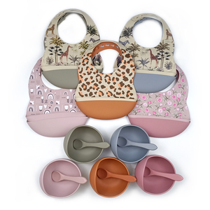 Plato Personalizado con Diseño de Ardilla Bebé, Juego de Platos de Silicona Ecológicos y No Tóxicos, Tazón de Silicona Platino 100% de Grado Alimenticio, Libre de BPA - Product Image 1