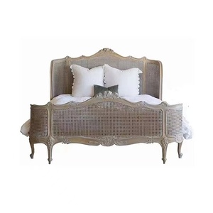 Letto <span class=keywords><strong>in</strong></span> Stile Francese Retrò con Finitura Anticata, Intagliato a Mano, <span class=keywords><strong>in</strong></span> <span class=keywords><strong>Legno</strong></span> di Betulla <span class=keywords><strong>Massiccio</strong></span> e Rattan Naturale, Ecologico e Durevole - Product Image 5