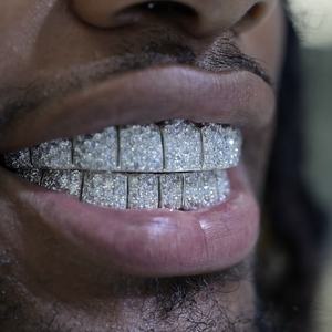 Gioielli per il corpo su misura VVS Moissanite diamante personalizzato ghiacciato fuori Fang Grillz argento 925 - Product Image 5