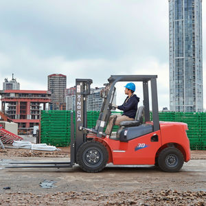 Новый дизельный вилочный погрузчик 3 тонны с гидравлическим противовесом, пневматическими цельнолитыми шинами, быстрая доставка - Product Image 1