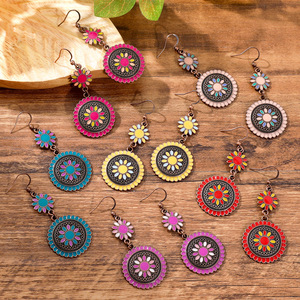Boucles d'oreilles pendantes vintage en forme de fleur, en alliage plaqué bronze antique, bijoux de fête pour femmes - Product Image 1