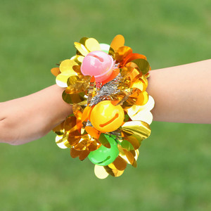 สร้อยข้อมือสำเร็จการศึกษาสำหรับเด็กพร้อมสายรัดข้อมือพลาสติกรูปหัวใจสำหรับกิจกรรมเต้นรำในโรงเรียนอนุบาลฤดูใบไม้ผลิ 2023 - Product Image 1