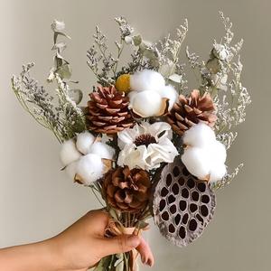 Ramo de Flores Secas Reales <span class=keywords><strong>con</strong></span> Algodón, <span class=keywords><strong>Eucalipto</strong></span>, Margaritas y Piñas para Decoración de Jarrones en Sala de Estar, Dormitorio y Hogar - Product Image 5