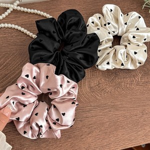 <span class=keywords><strong>2025</strong></span> Mới Thời Trang Pháp Phong Cách Matte Satin Hình Trái Tim Polka Dot Đàn Hồi Tóc Ban Nhạc Biểu Tượng Tùy Chỉnh Bán Buôn Tóc Tie - Product Image 3