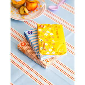 70 Sheet Spring Picnic Living Travel Tissues Paquete de 3 para la conveniencia en movimiento - Product Image 1